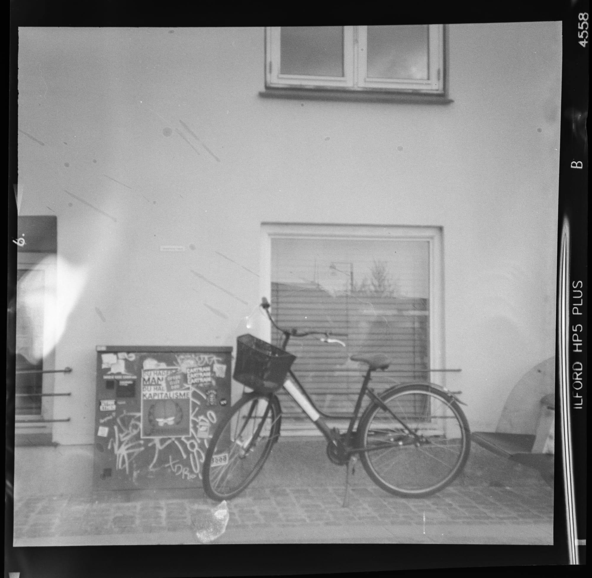 Analogue photos of Copenhagen taken on expired Ilford HP5 Plus 120 film with the Ensign Ful-Vue camera